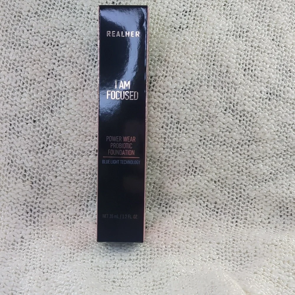 RealHer Foundation in Fair Ivory (I AM FOCUSED), 35ml/1.2fl oz
